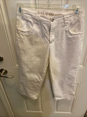 Ethyl White Capri Pants for Women